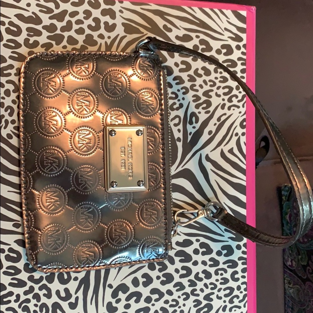 Michael kors wristlet